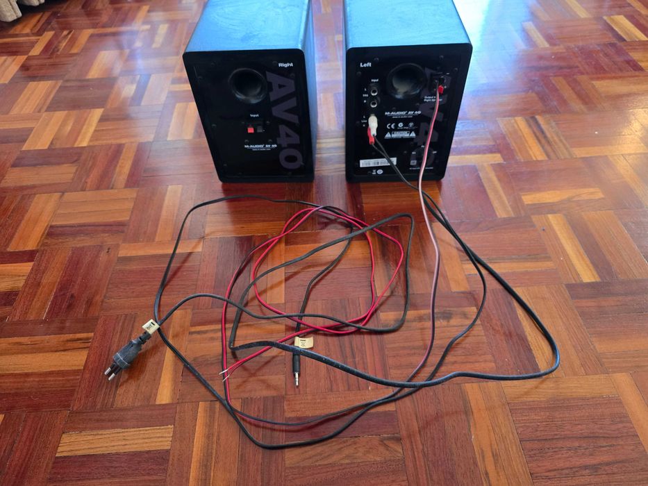 Colunas / Monitores M-Audio AV40, excelente estado!