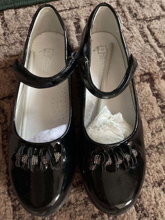Продам Том.м новые нарядные осенне-весенние  красивые туфли