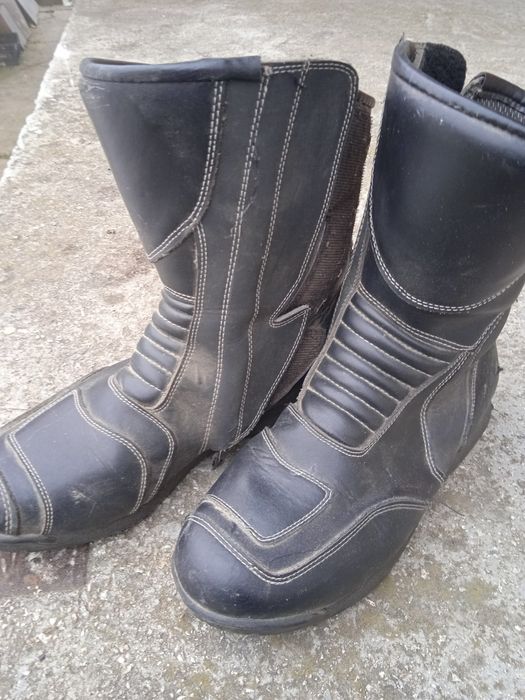 Мото куртка шкіряна.