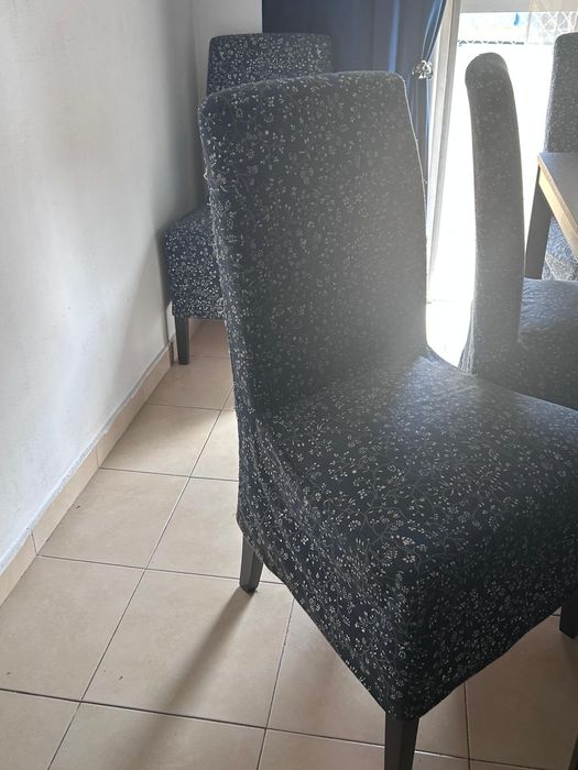 Mesa de jantar com cadeiras