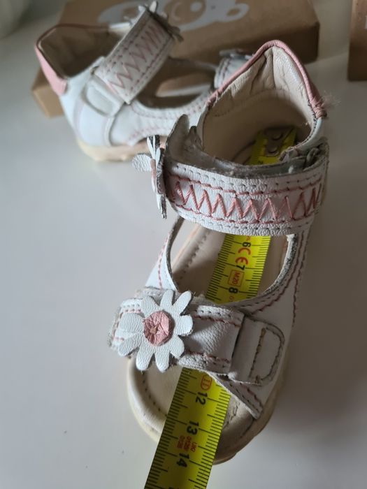 Eleganckie sandały rozm 21 Lasocki Kids, białe w kwiatki skóra