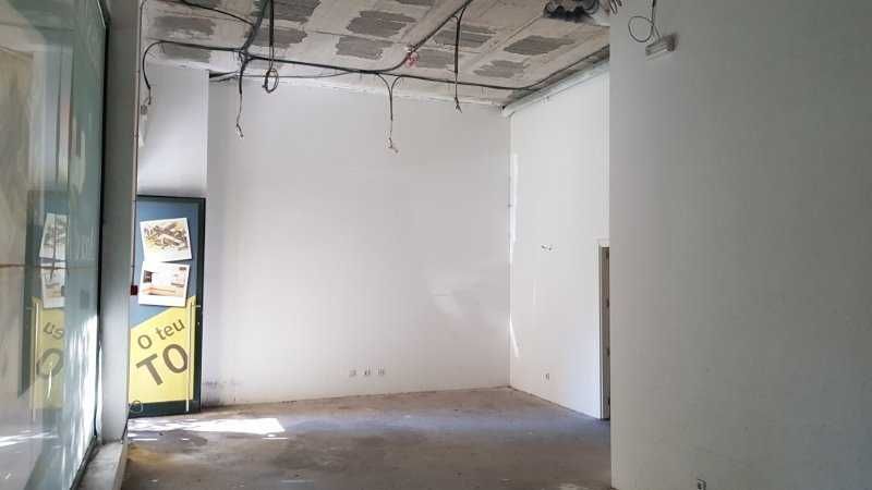 Loja / Escritório / Fração - 53m2 (licença para comércio / serviços em Paranhos - Porto ( Junto LIDL )