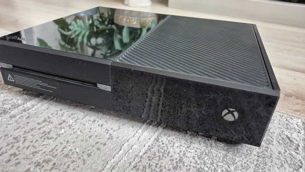 Konsola Xbox One czarna