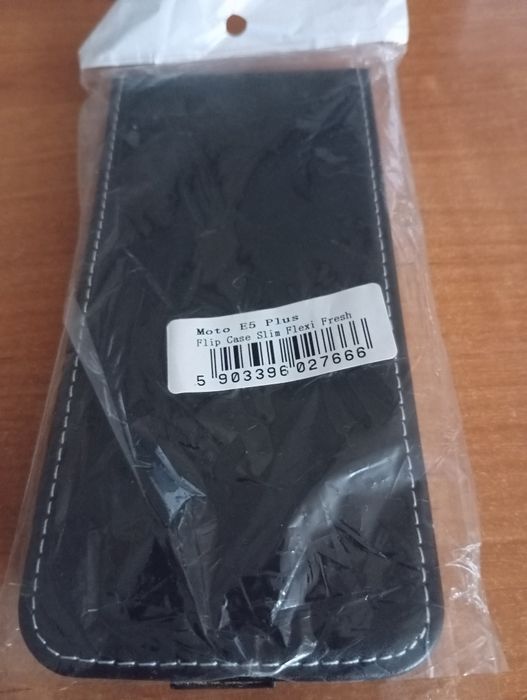Motorola Moto E5 Plus etui z klapką.