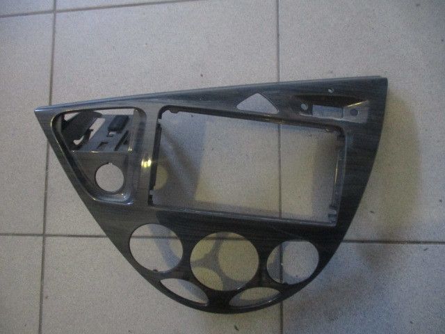 Moldura da consola central / rádio / aro FORD Focus I Sedan (DFW)
