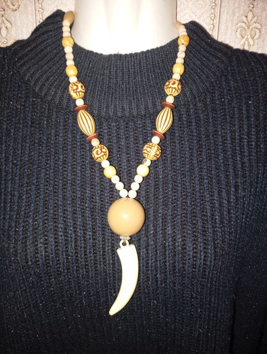 Масивні буси,прикраса