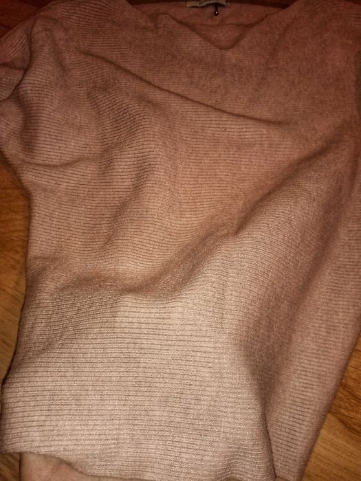 Reserved sweterek pudrowy nowy