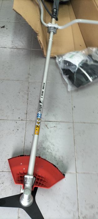 Roçadeira profissional EFCO