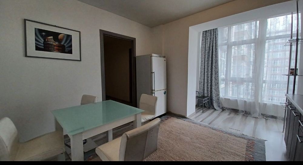 Здається 2х км в центральній частині!!!