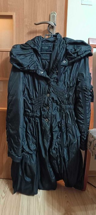 Śliczny czarny płaszcz jesienno wiosenny