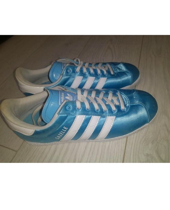 Кросівки фірми адідас