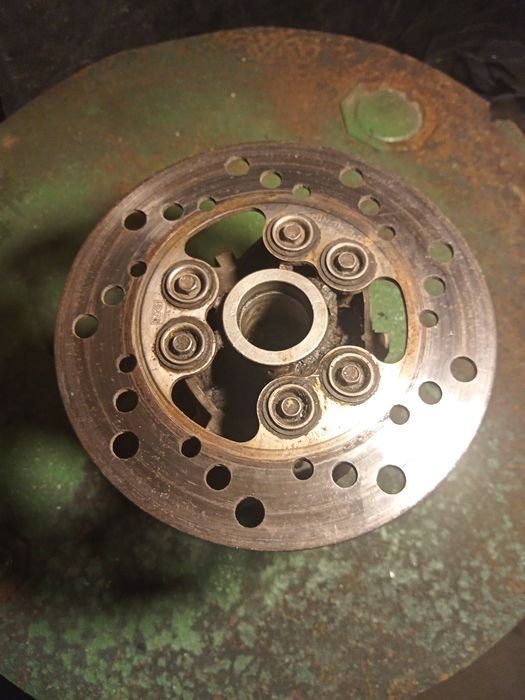 Vendo cubo e aro de aluminio de orijem da Suzuki Rmx. a Dois Tempos