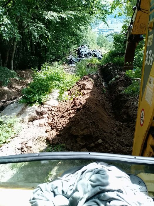 Usługi koparko-ładowarką+wywrotka  4×4