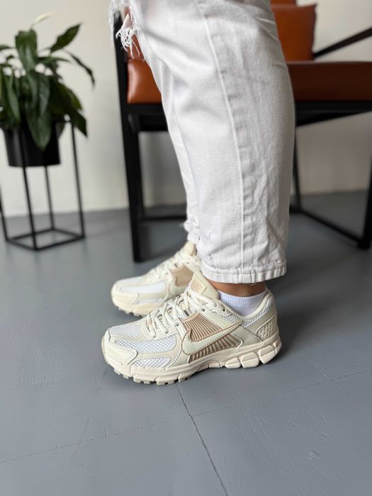 Кросівки Nike Zoom Vomero 5 Beige (37,39)