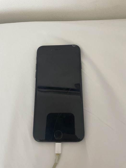 iPhone SE 2021 in Excellent Condition64551281362562120