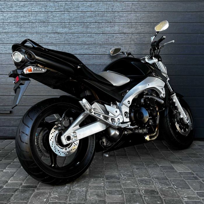 Продам мотоцикл Suzuki GSR 600 (0304)