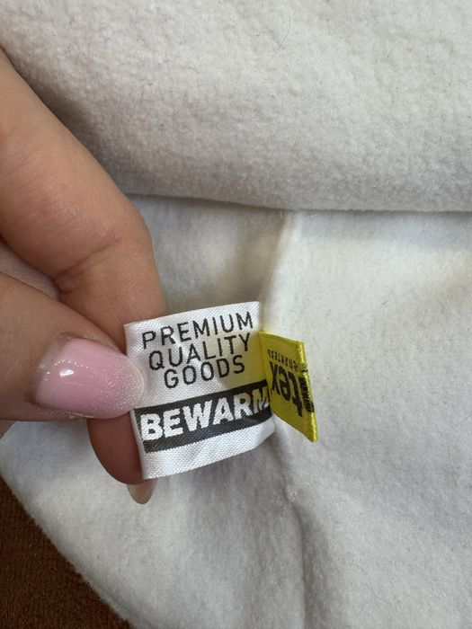 Зимова біла шапка-шолом  з 2 ма бубонами