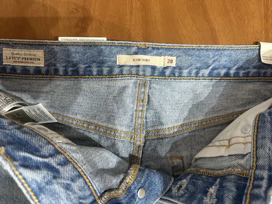 Продам джинсовую юбку Levis, р. 27, 28.