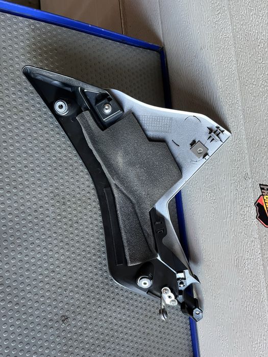 Prawy boczek owiewka yamaha r1 rn32