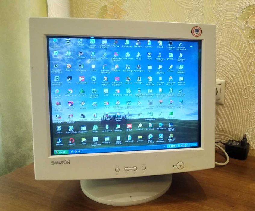 Монитор Samsung Samtron 76DF - 17"