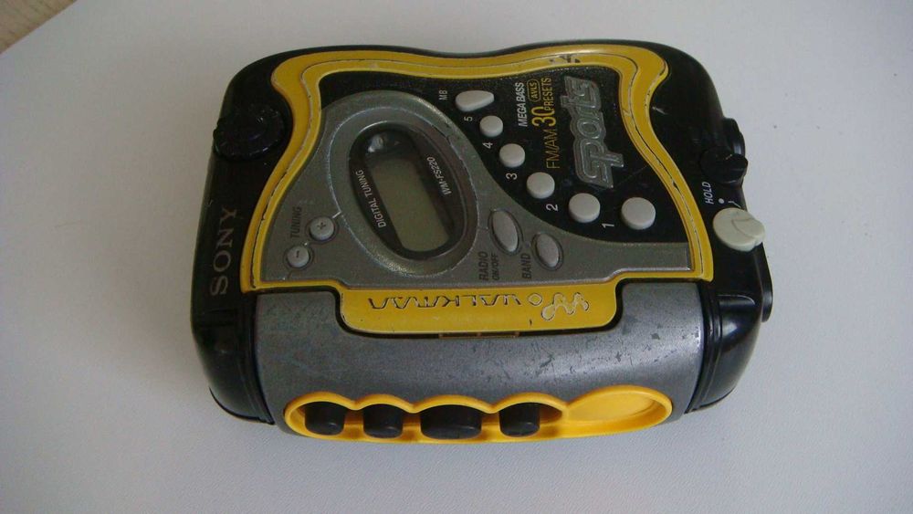 Sony WM-FS220 AM/FM Radio Cassette Player Mega Bass Sports Walkman