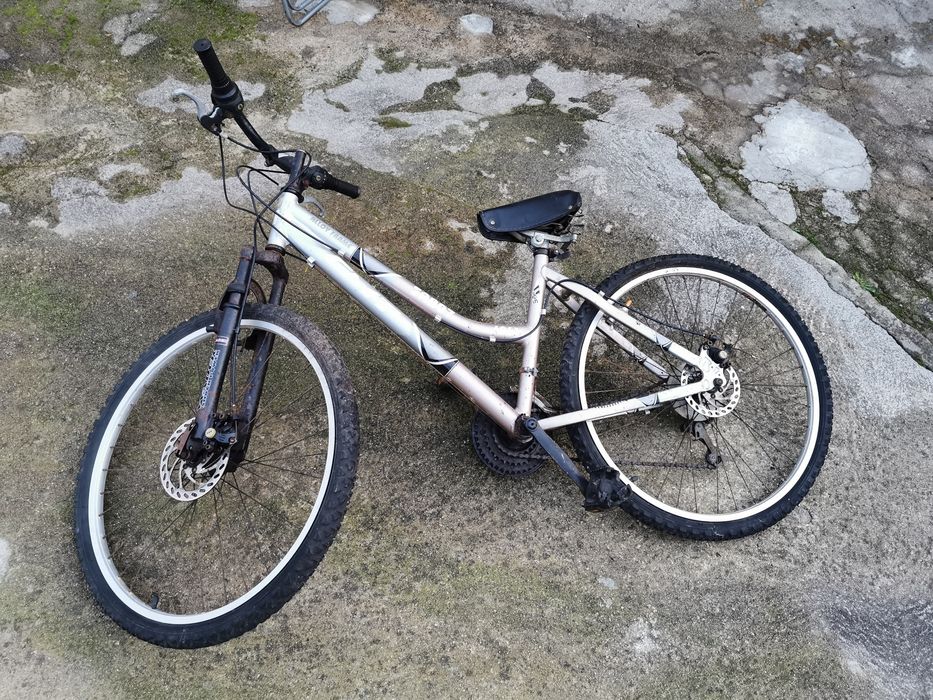 Conjunto de bicicletas de montanha para restauro/peças