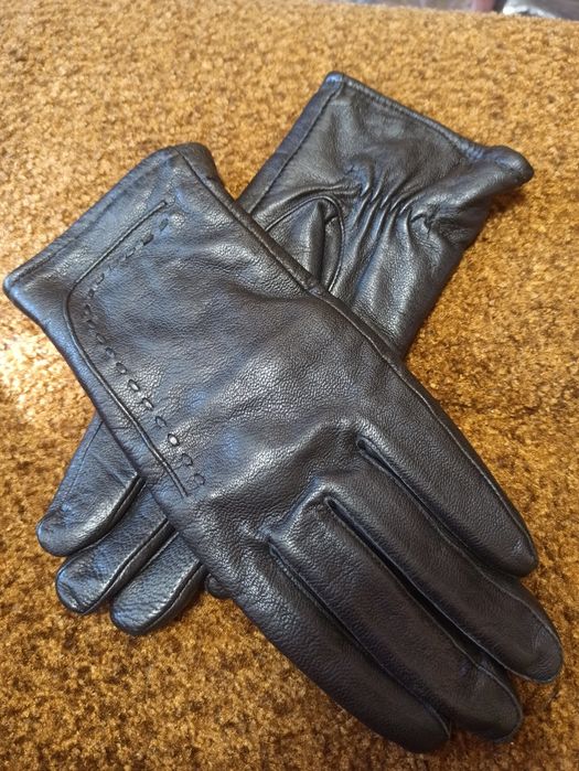 Перчатки женские натуральная кожа.