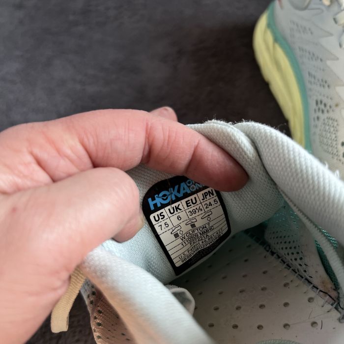 Чоловічі кросівки HOKA Clifton 7.	Р.39.