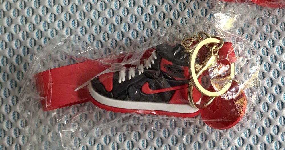 Porta-chaves - Ténis Nike - Preto e Vermelho - Novo!