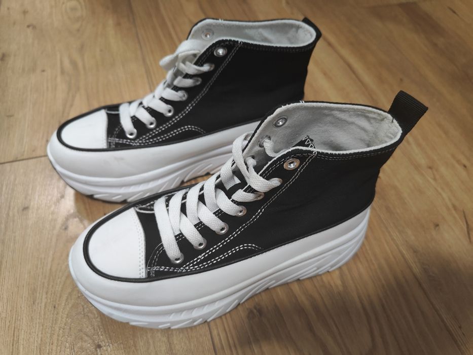 Czarne, wysokie trampki damskie na platformie Jenny Fairy.