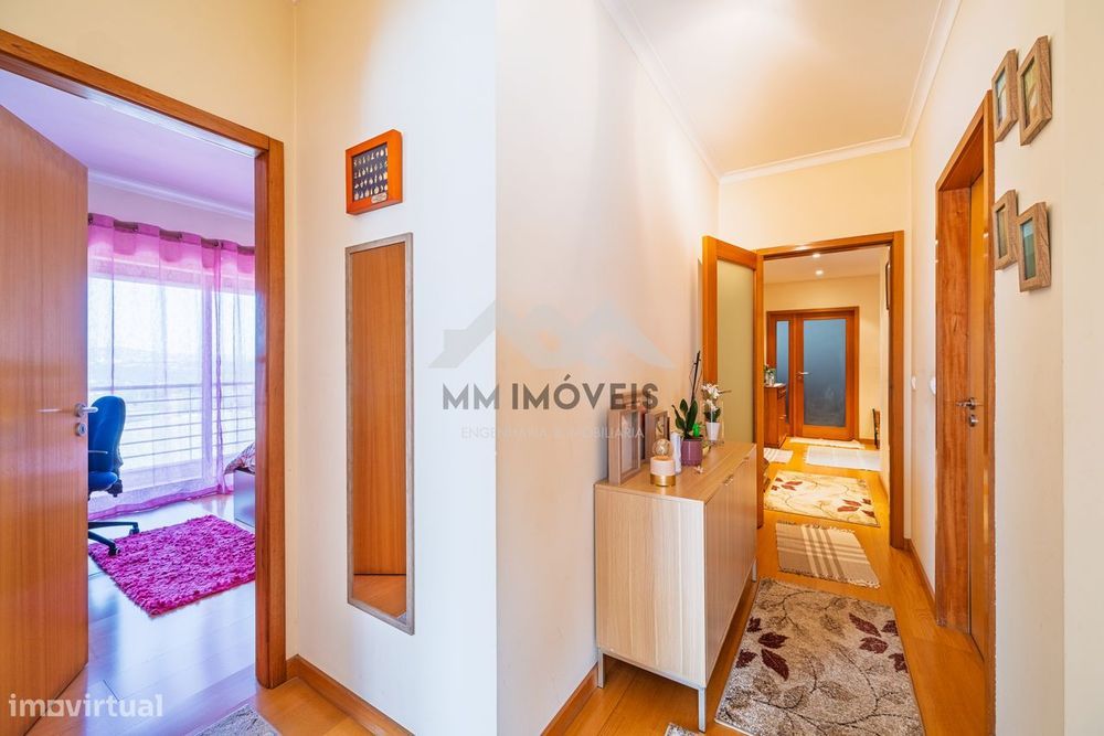 Apartamento T3 | Duas Frentes | Varanda | Garagem | Excelente localiza