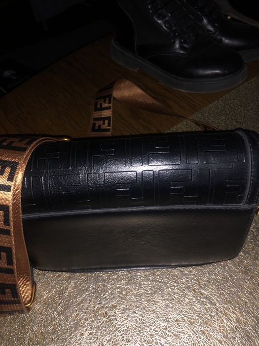 Torebka listonoszka FENDI