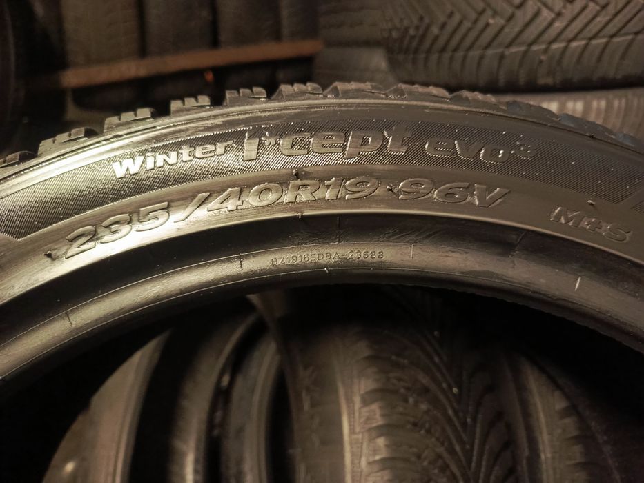 Sprzedam bardzo ładne opony Hankook 235/40 r19
