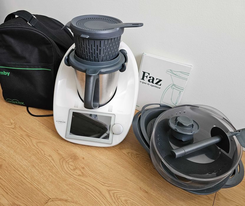 Bimby TM6 com varios acessorios