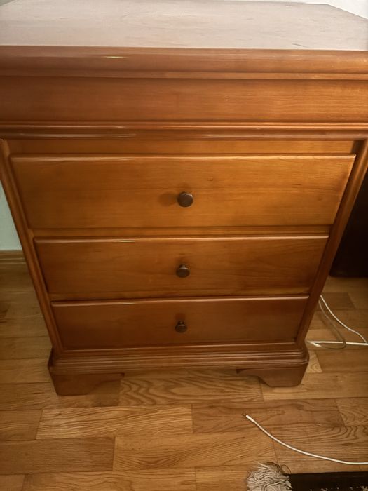 Vendo 2 mesas de cabeceira