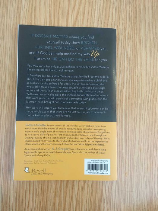 Livro Nowhere but Up: The Story of Justin Bieber's Mom