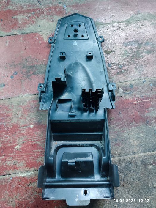 Продам пластик (підкрилок) на Loncin cr6 300 Voge 300r 300rr