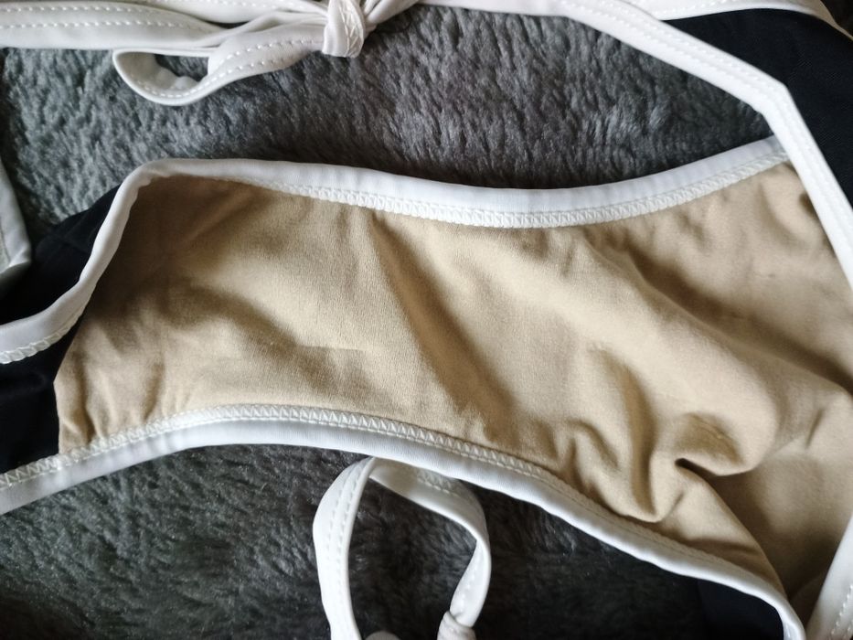 Dół od bikini Klasyczna czerń z bielą