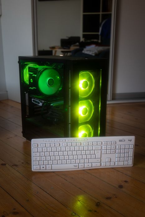 Komputer do pracy w biurze, gotowy na upgrade do gier/foto/video