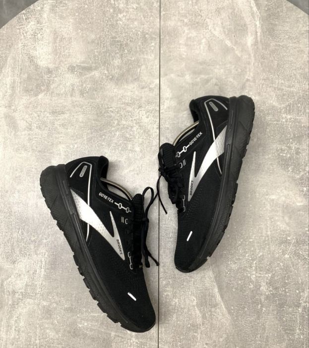 Кросівки Brooks Gore-Tex оригінал Asics