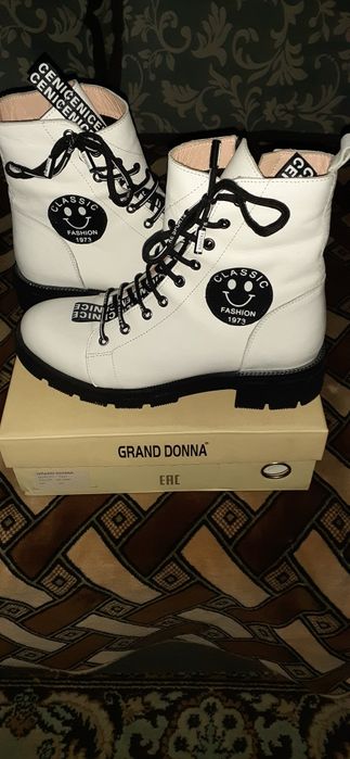 Продам новые ботинки