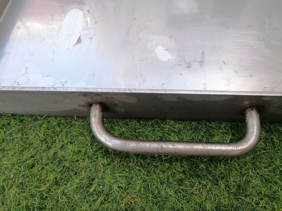 Gaveta/tabuleiro em aço inoxidável para churrasqueira, em muito bom estado praticamente sem uso.