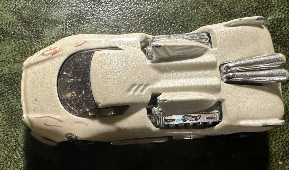 Машинка Hot Wheels 200 Maelstrom in White