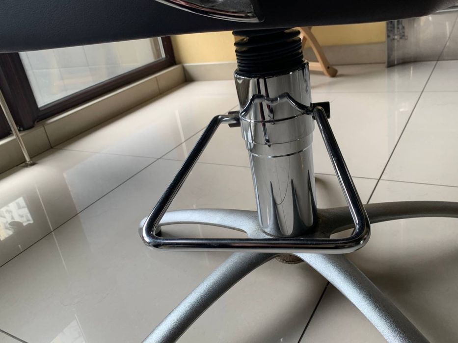 Продам парикмахерское кресло, мойку, диван, Pietranera, Италия