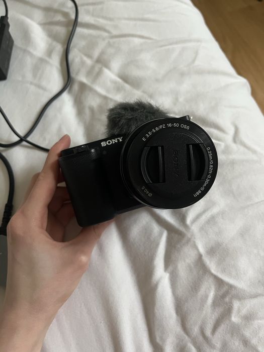 sony zv e10 + 16-50mm/f3.5-5.6