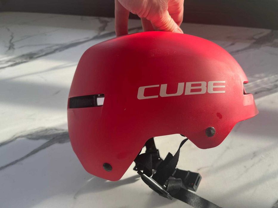 Kask rowerowy , dziecięcy , czerwony CUBE