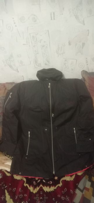 Велика плащ- куртка на синтапоні.