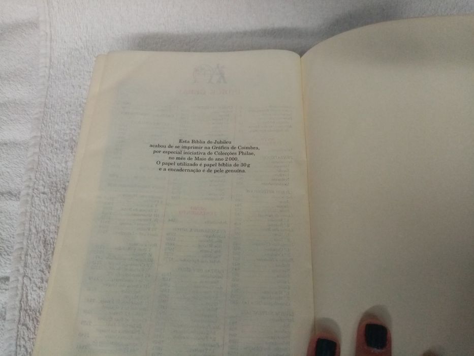 Bíblia com capa em pele