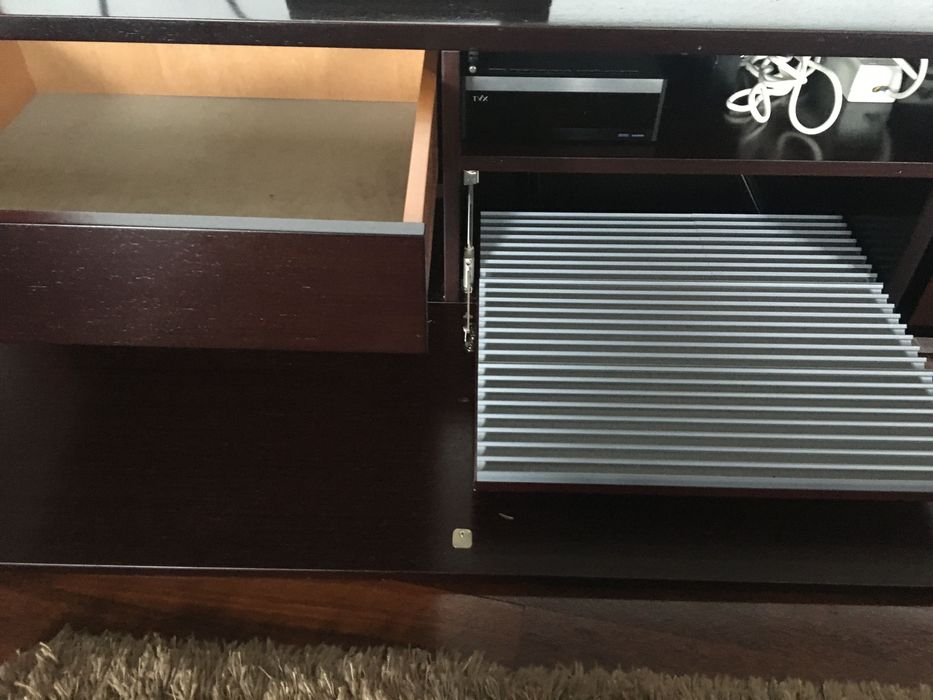 Conjunto móveis sala TV e cristaleiras madeira wengué