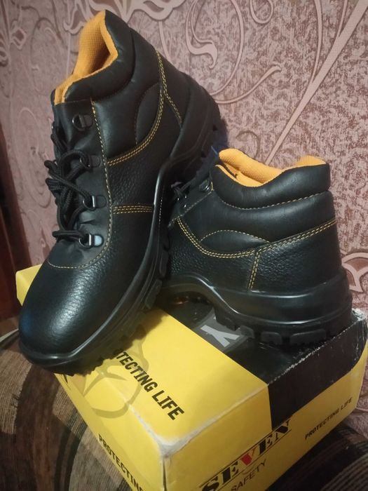 Чоловічі робочі черевики